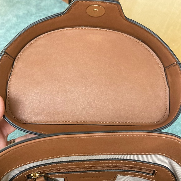 NWOT Nine Wear Hardshell Structured Bucket Signature “9” Bag w Gold Chain Strap - Picture 12 of 16